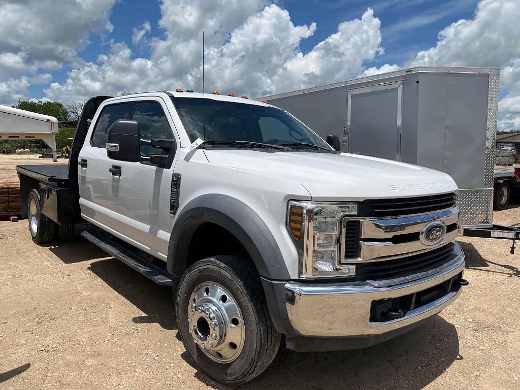 Image of Ford F-550 Primary image
