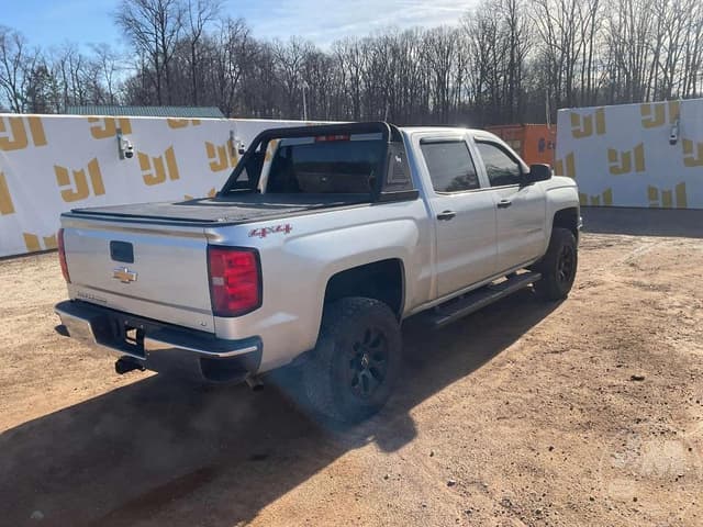 Image of Chevrolet Silverado equipment image 4