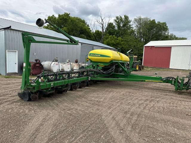 Image of John Deere 1770 equipment image 1