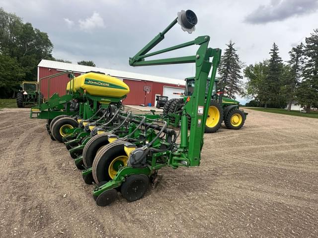 Image of John Deere 1770 equipment image 4