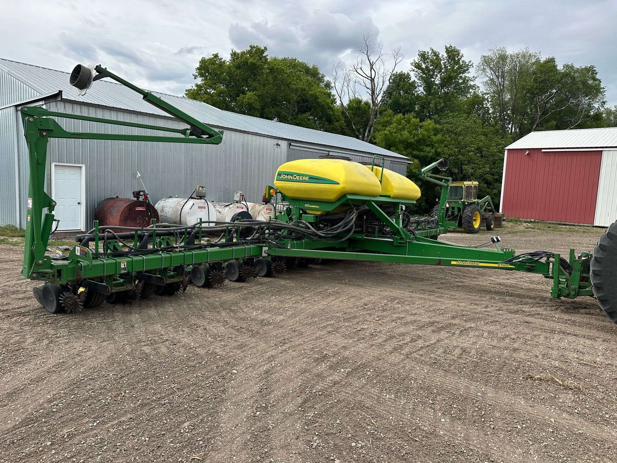 John Deere 1770 Equipment Image0