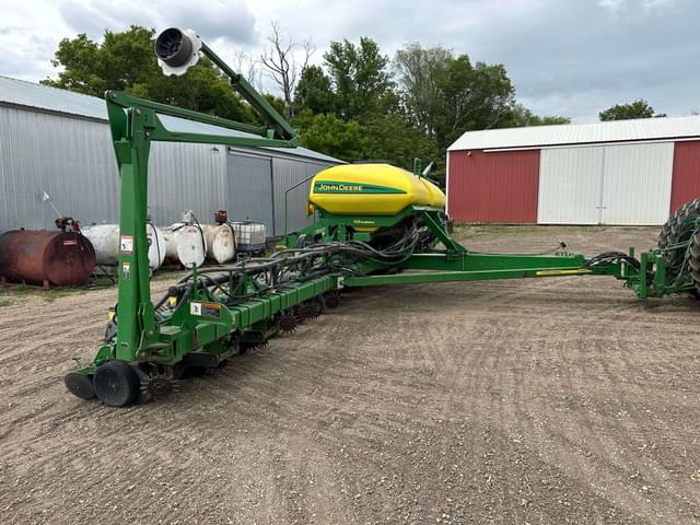 Image of John Deere 1770 equipment image 2