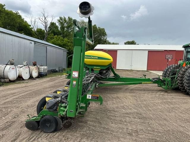 Image of John Deere 1770 equipment image 3