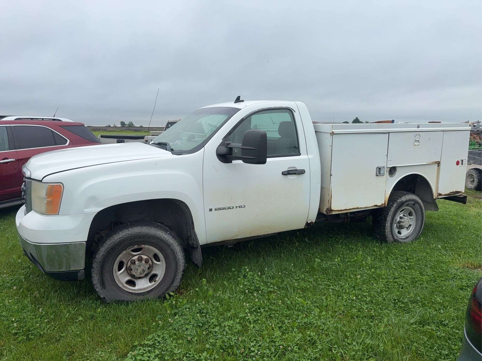2008 GMC 2500HD Equipment Image0