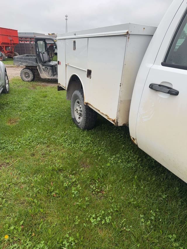 Image of GMC 2500HD equipment image 3