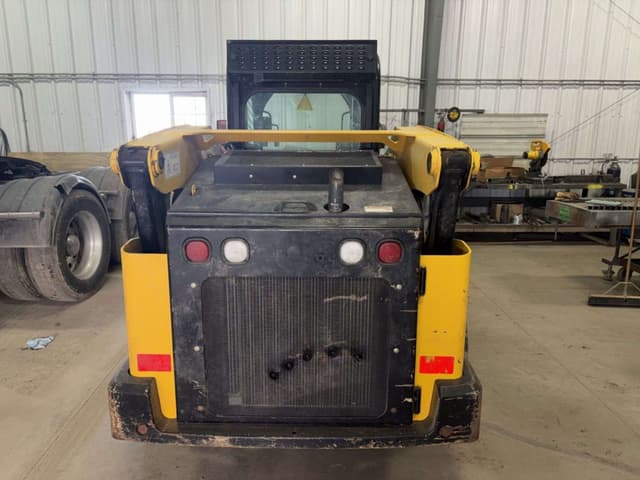 Image of Gehl V330 equipment image 3