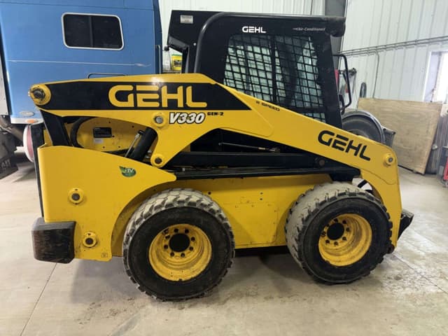 Image of Gehl V330 equipment image 1