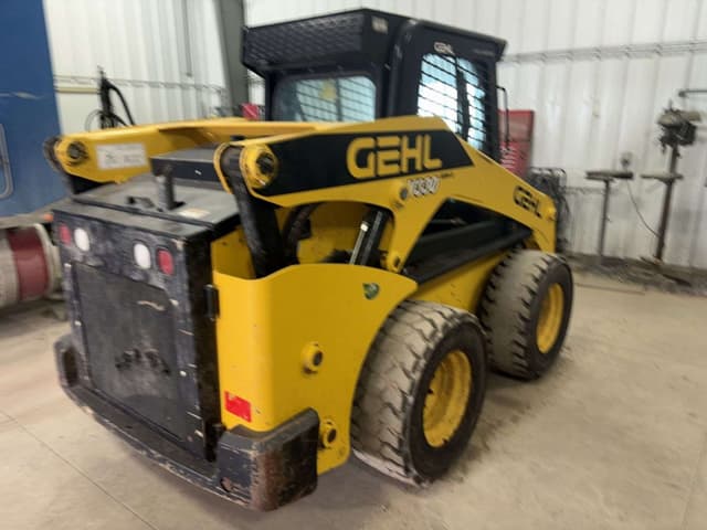 Image of Gehl V330 equipment image 2