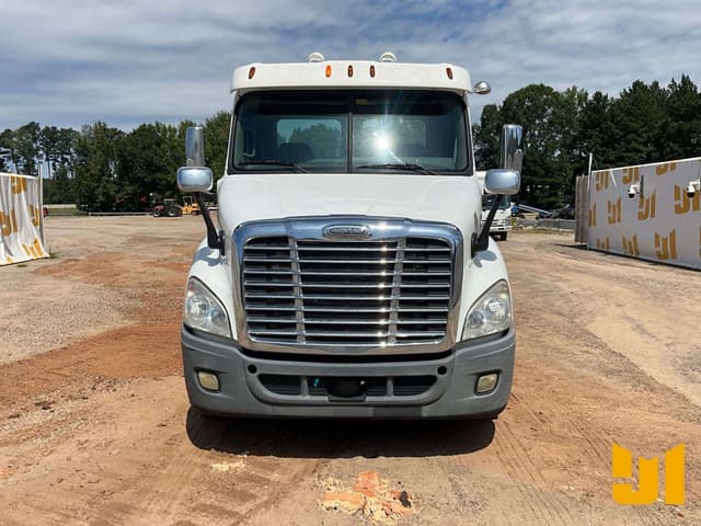 Image of Freightliner Cascadia equipment image 1