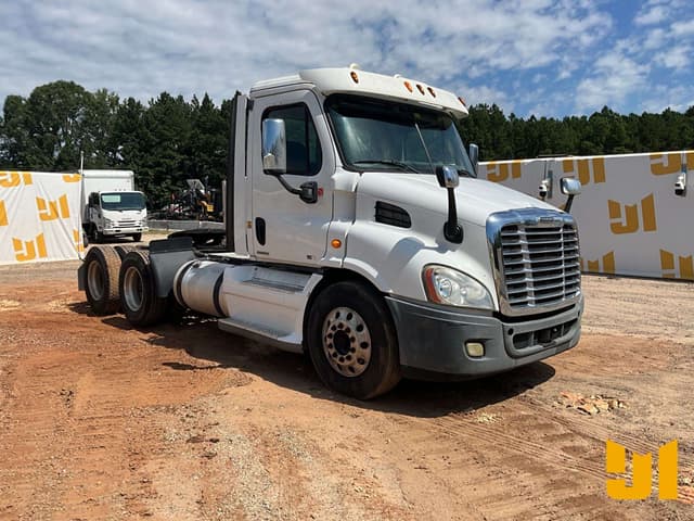 Image of Freightliner Cascadia equipment image 2