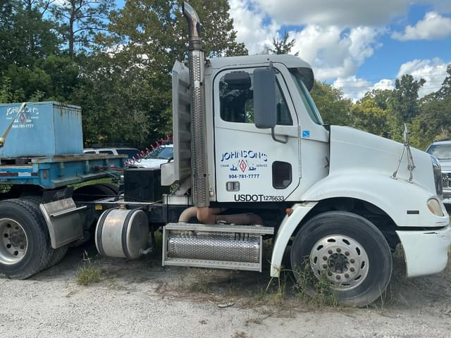 Image of Freightliner Columbia equipment image 1