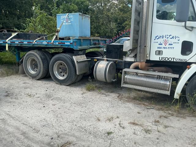 Image of Freightliner Columbia equipment image 2