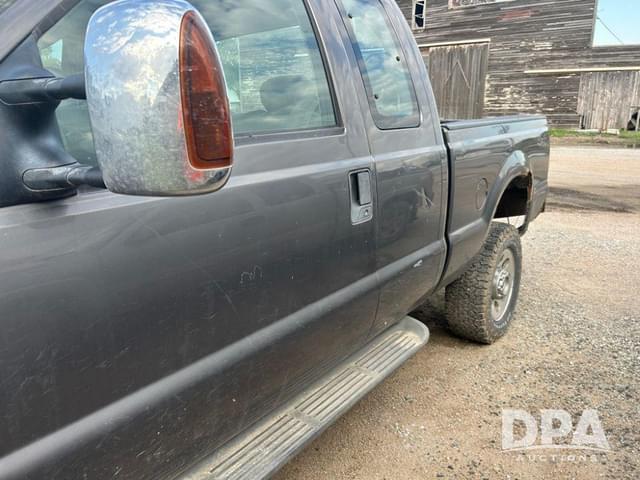 Image of Ford F-350 equipment image 3
