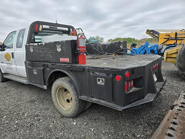 Image of Ford F-350 equipment image 4