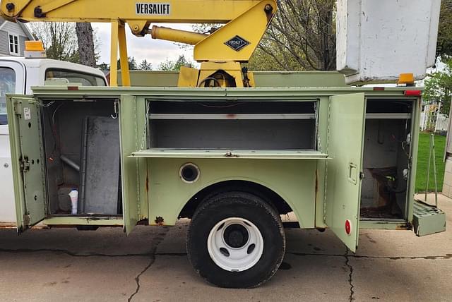 Image of Chevrolet C30 equipment image 4