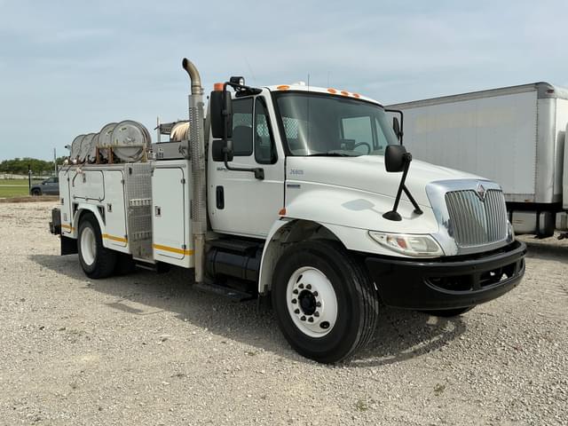 Image of International Durastar 4300 equipment image 2