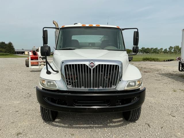 Image of International Durastar 4300 equipment image 1