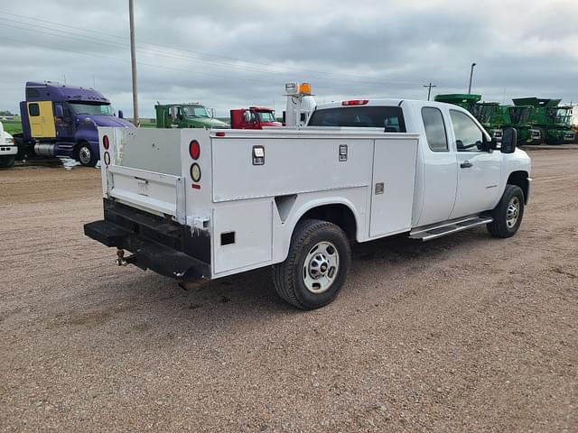 Image of Chevrolet 2500HD equipment image 2