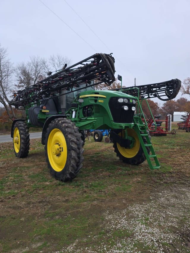 Image of John Deere 4830 equipment image 2