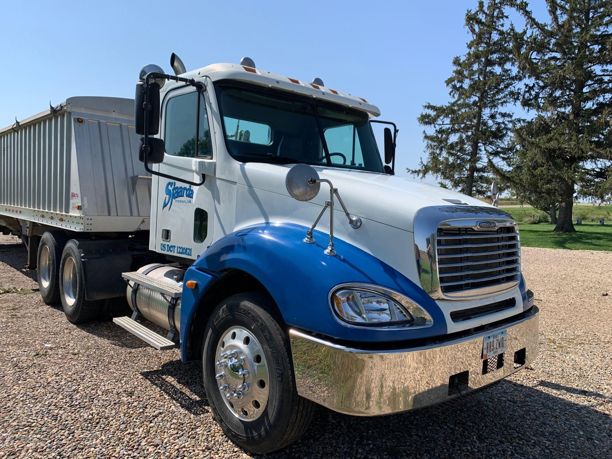 Main image Freightliner Columbia