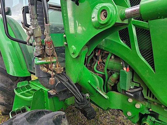 Image of John Deere 5075E equipment image 4