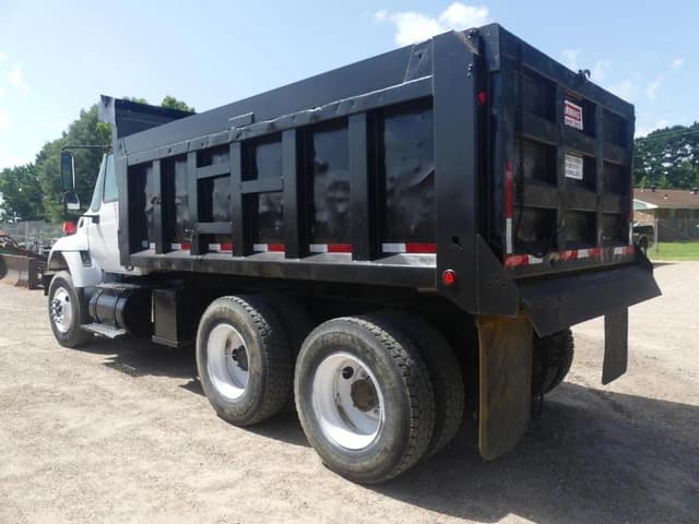 Image of International 7400 equipment image 3