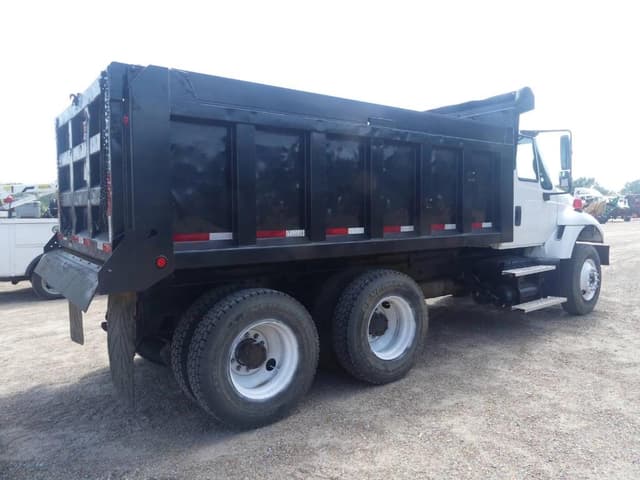 Image of International 7400 equipment image 2