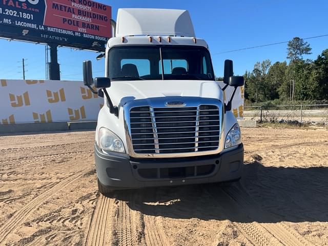Image of Freightliner Cascadia equipment image 1