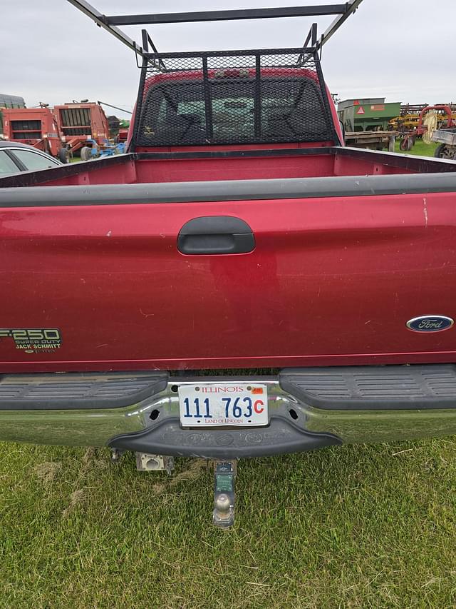 Image of Ford F-250 equipment image 4