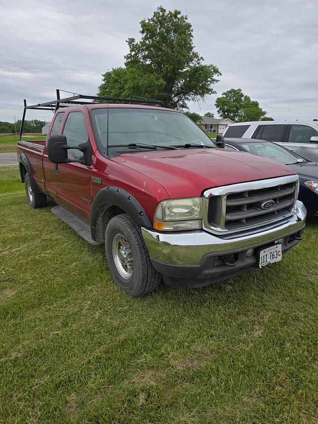 Image of Ford F-250 equipment image 2