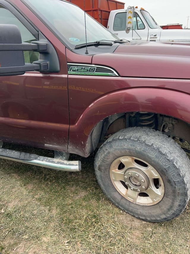 Image of Ford F-250 equipment image 2