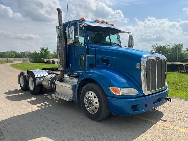 Image of Peterbilt 384 equipment image 2