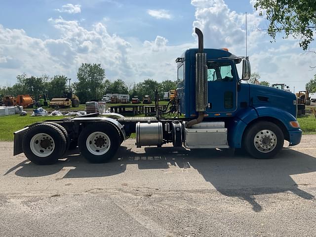 Image of Peterbilt 384 equipment image 3