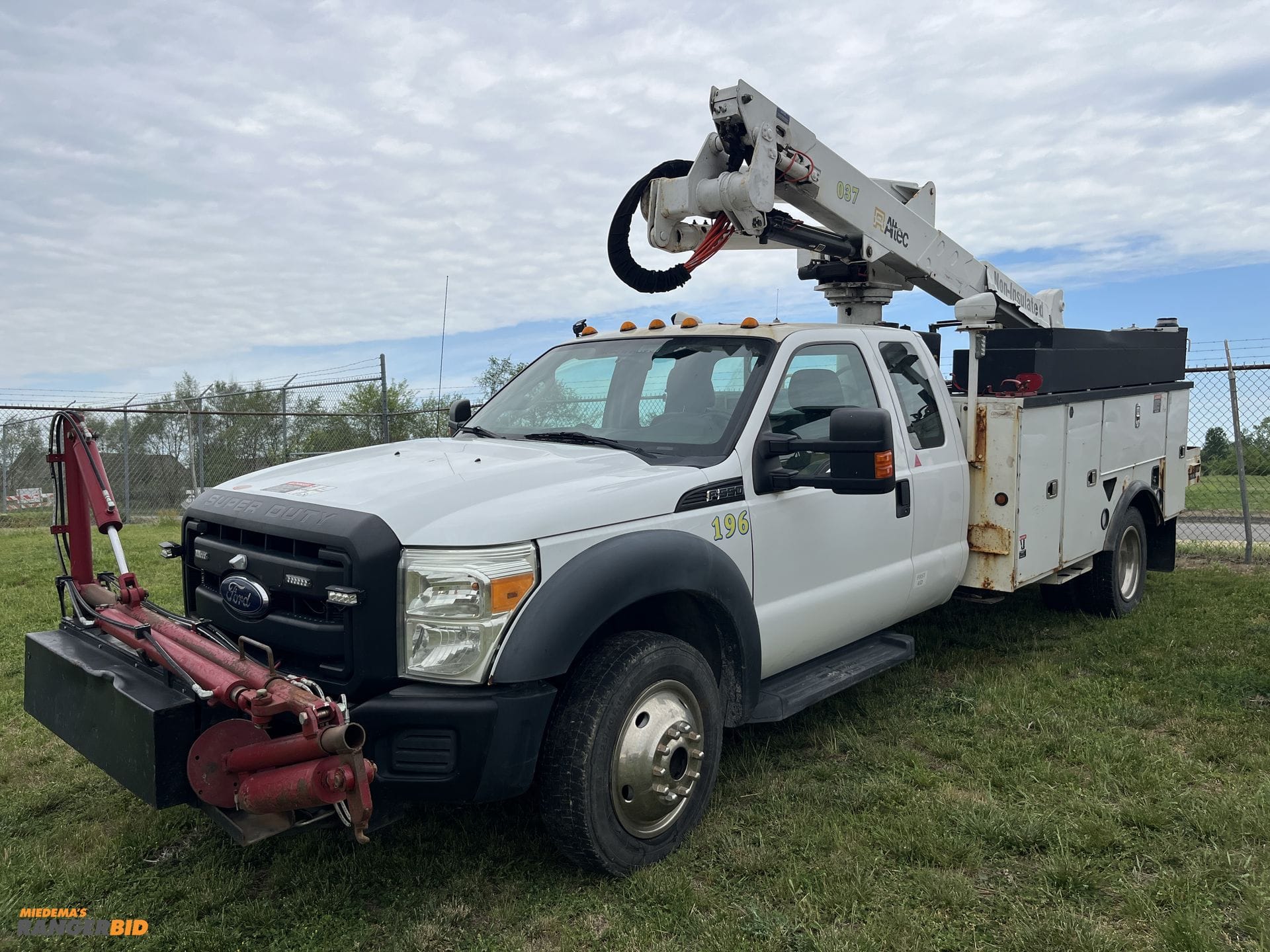 2012 Ford F-550 Equipment Image0