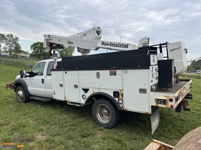 Image of Ford F-550 equipment image 2