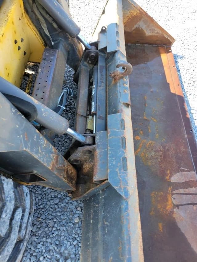 Image of New Holland LS185B equipment image 4