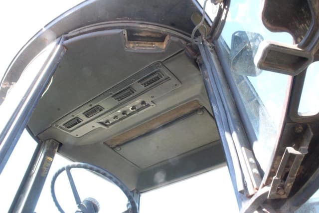 Image of John Deere 4230 equipment image 4