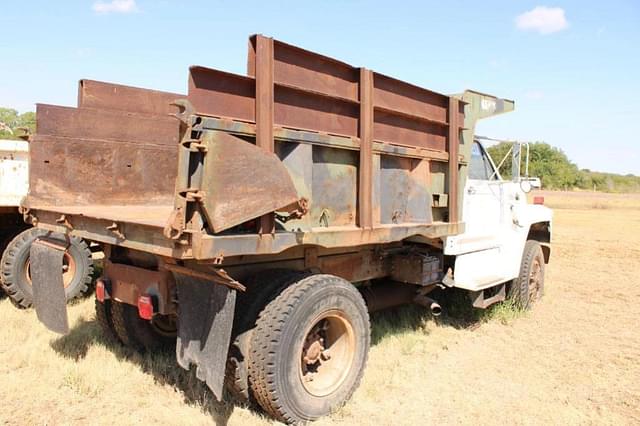 Image of Ford F-800 equipment image 1