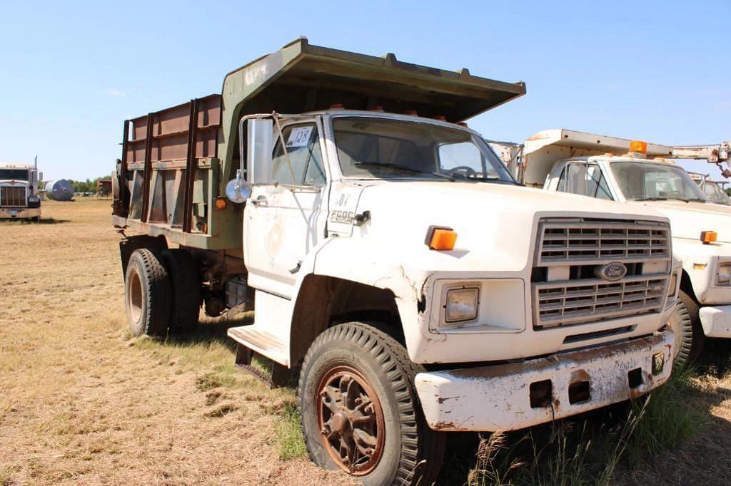 Image of Ford F-800 Primary image