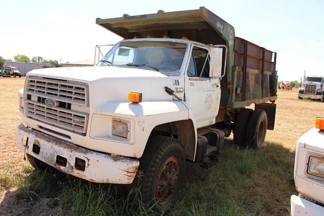 Image of Ford F-800 equipment image 3