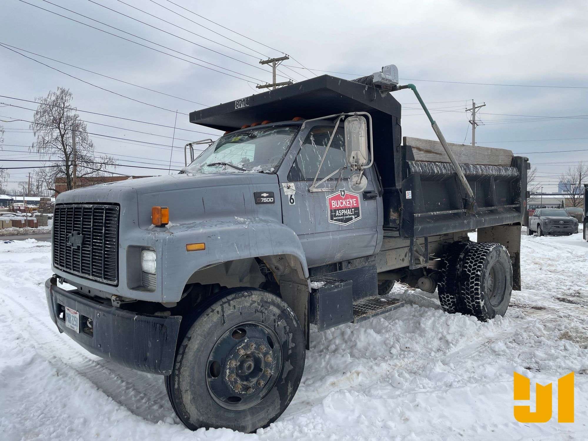 2000 Chevrolet C7500 Equipment Image0