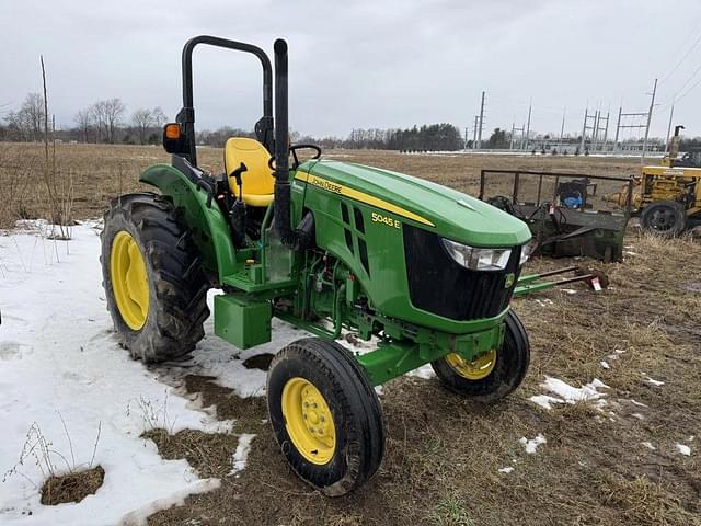 Image of John Deere 5045E equipment image 4