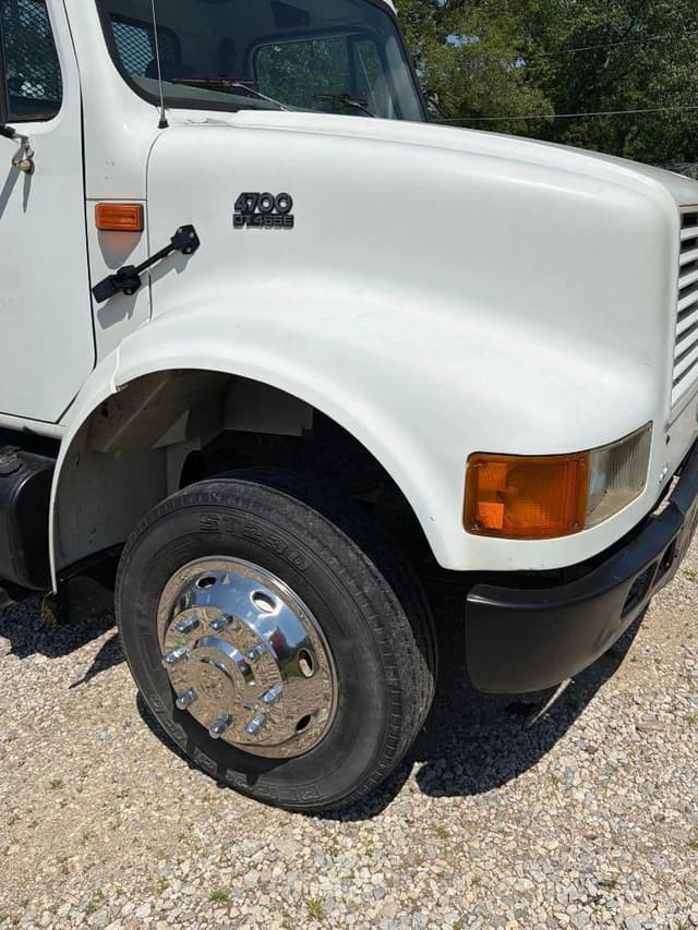 Image of International 4700 equipment image 1