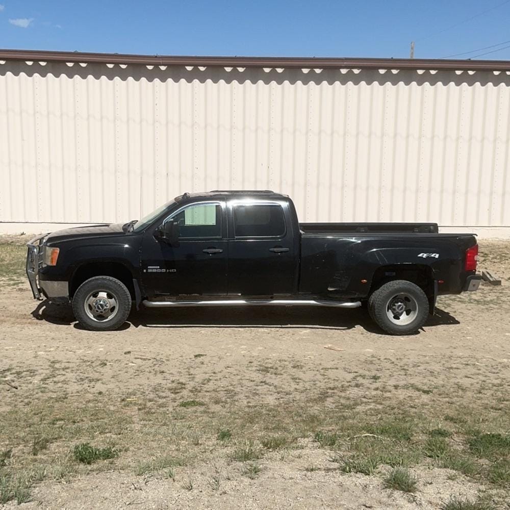 2008 GMC 3500HD Equipment Image0
