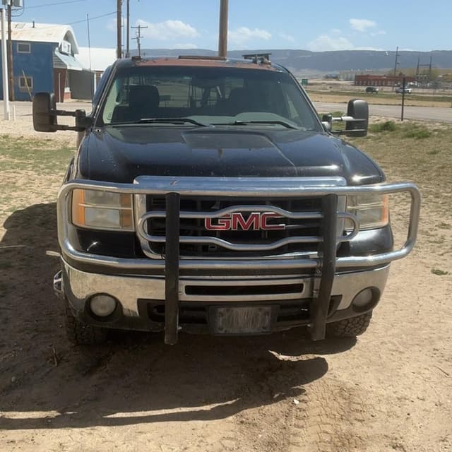 Image of GMC 3500HD equipment image 4