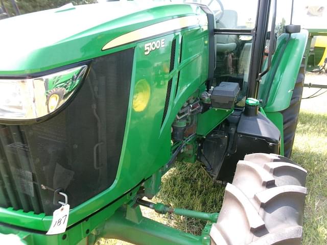 Image of John Deere 5100E equipment image 4