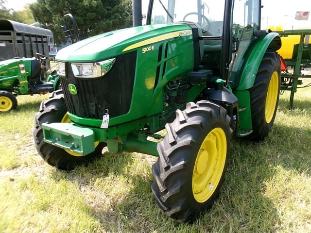 Image of John Deere 5100E equipment image 3