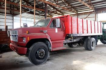 1986 Ford F-700 Equipment Image0