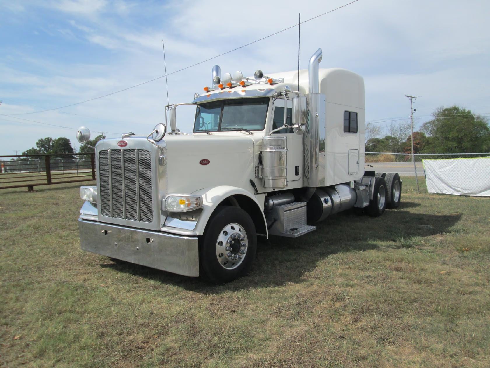 2018 Peterbilt 389 Equipment Image0