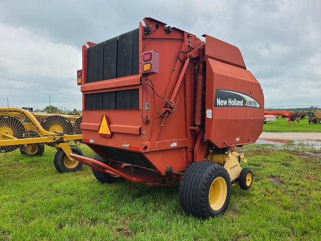 Image of New Holland BR780 equipment image 2